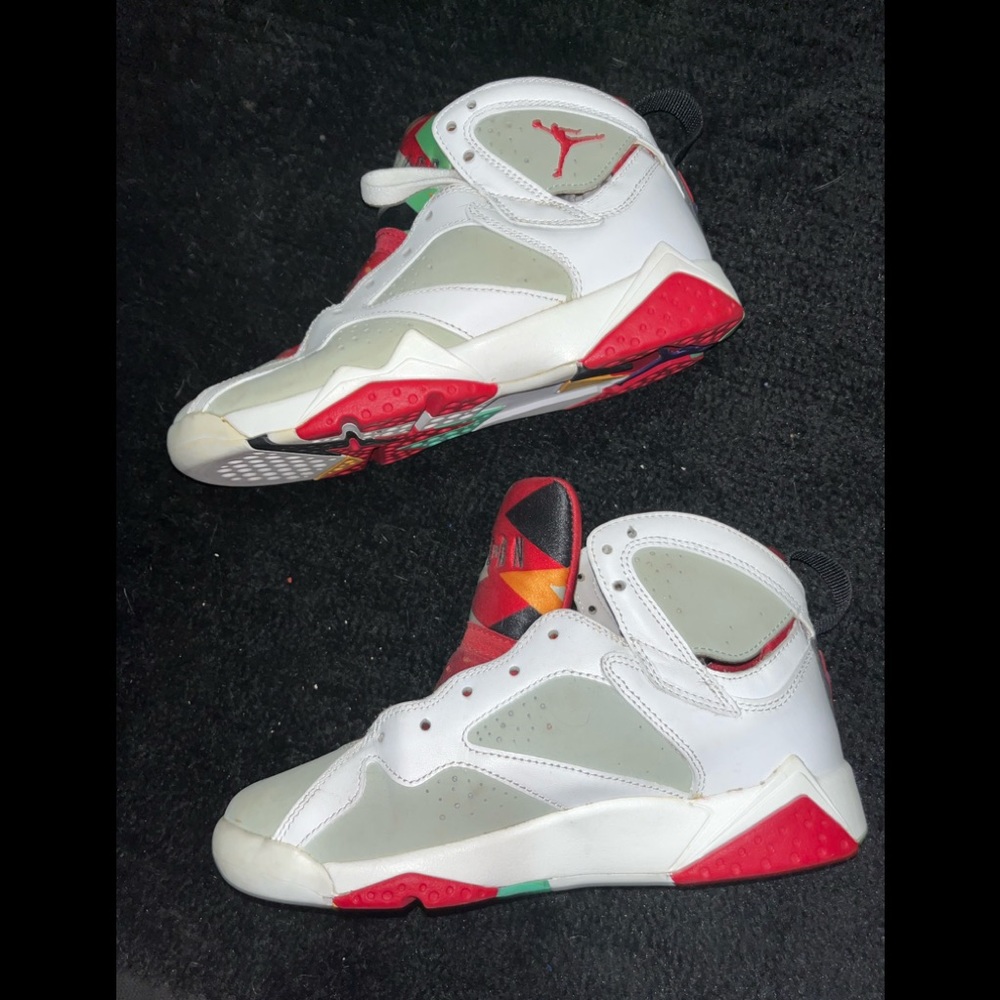 Air Jordan 7 Retro Hare 
 Bugs bunny retro 7-7.5women & 5.5y